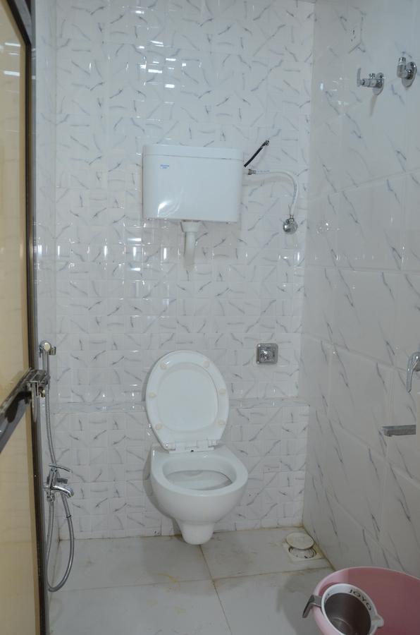 The United Hotel Мумбай Екстериор снимка